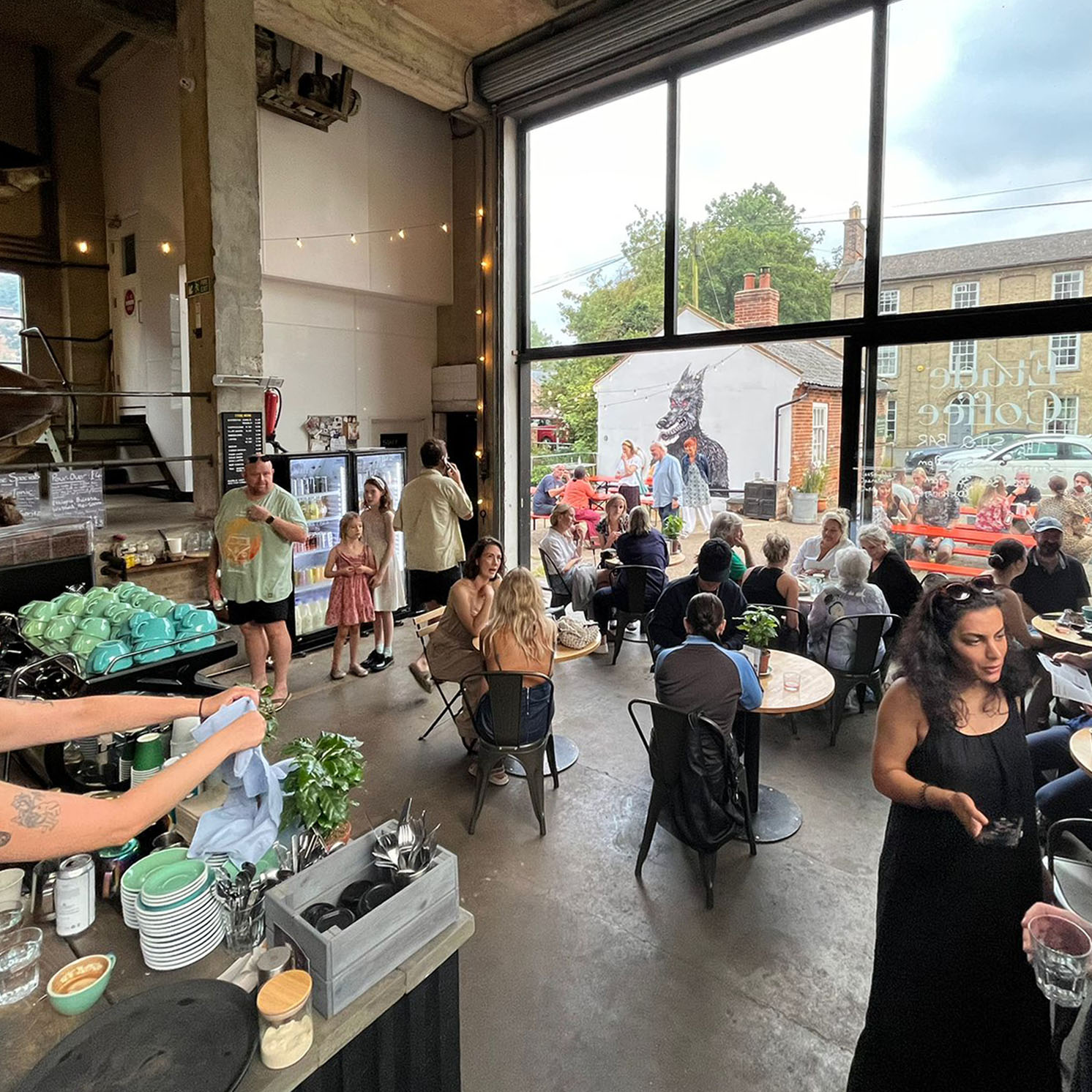 busy cafe